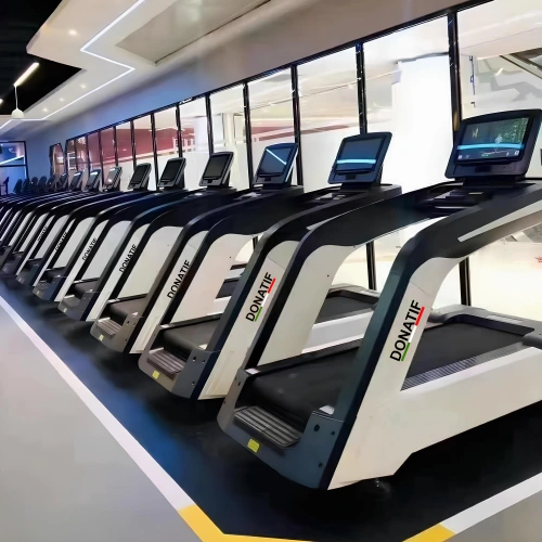 Tapis de course Capacité de charge 200 kg - TR175 | Professionnel - Vue sur la salle de sport