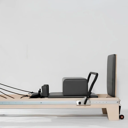 Máquina de Pilates Reformer - PM5 | Profesional - Vista frontal completa