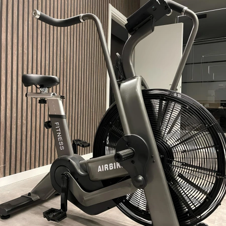 Assault AirBike SB65 - Fitness Spinnrad | Professional - Gesamtansicht des Raumes