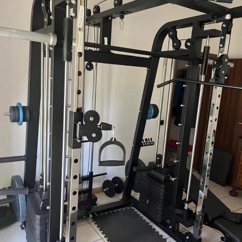 Multifunktions-Rack - MR50 | Kabel, Schmiedemaschine, Beinpresse - Nahaufnahme des Raumes