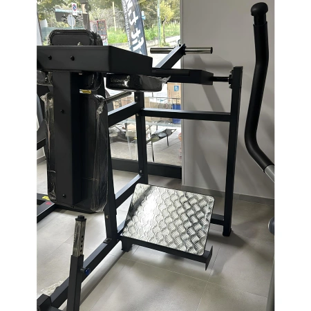 Pendulum Squat Machine - Professional | Customizable - Front View