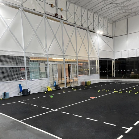 Elektrisch zu öffnender Padelplatz - CP30 | Professionell - Vorderansicht