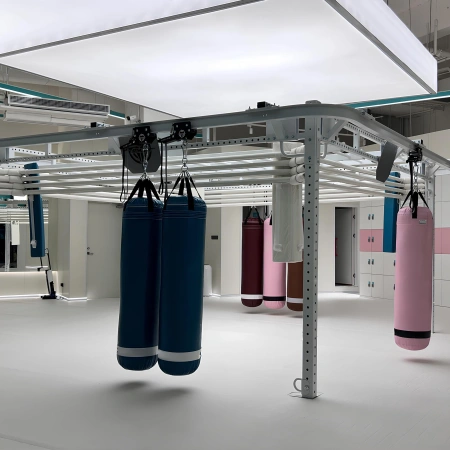 Structure with Ladder and Bags - SC120 | Professional - Close-Up Room View