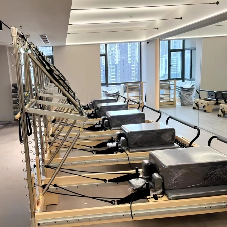 Pilates Reformer con Medio Trapecio - PM14 | Profesional - Vista al gimnasio