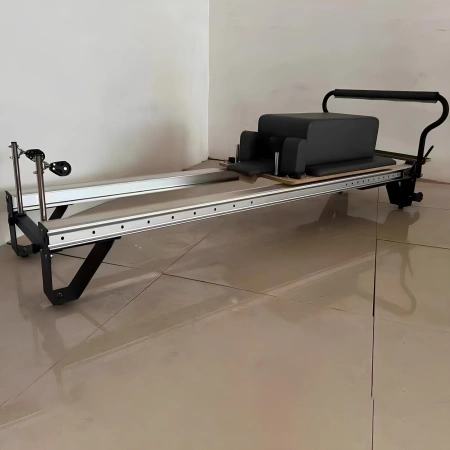 Reformer Pilates in Lega di Alluminio PM23 | Professionale - Visuale Prodotto Reale Palestra