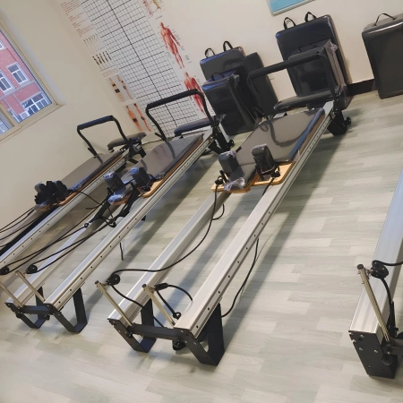 Reformer Pilates in Lega di Alluminio PM23 | Professionale - Visuale con più Reformer