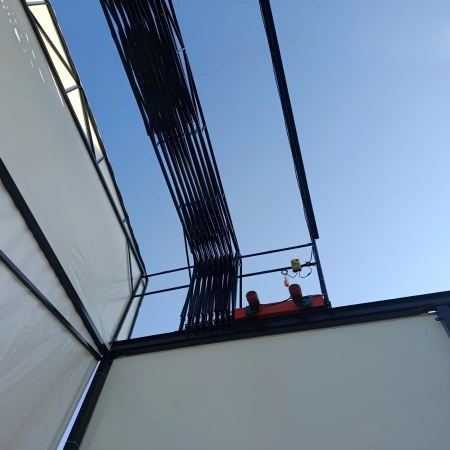 Elektrisch zu öffnende Padelplatzabdeckung - CP80 - Ansicht von unten