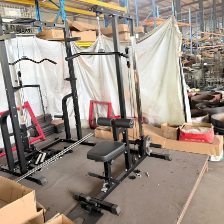 Lat Machine Multifunzione - Regolabile | Accessori Inclusi - Visuale nella Stanza