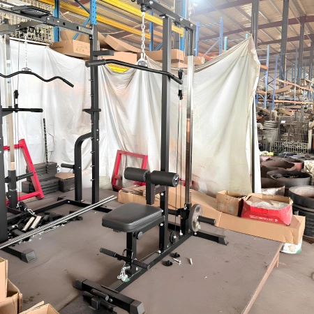 Lat Machine Multifunzione - Regolabile | Accessori Inclusi - Visuale da Dietro