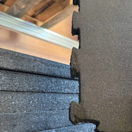 Damaged rubberized floor - various sizes | Professional - Visual Tile Damage