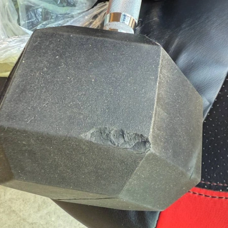 Mancuernas de goma con daños | Varios pesos - Mira de daños en los neumáticos