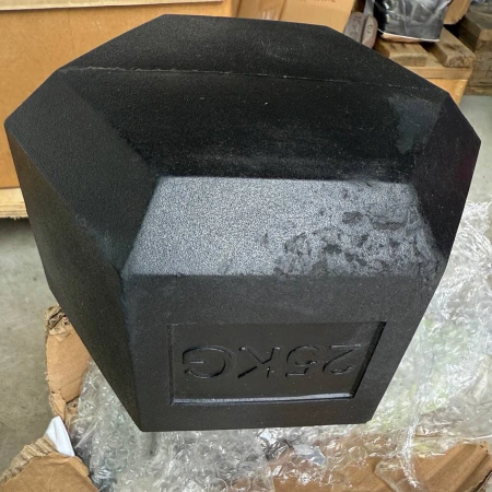 Mancuernas de goma con daños | Varios pesos - Mira 25 kg dañada