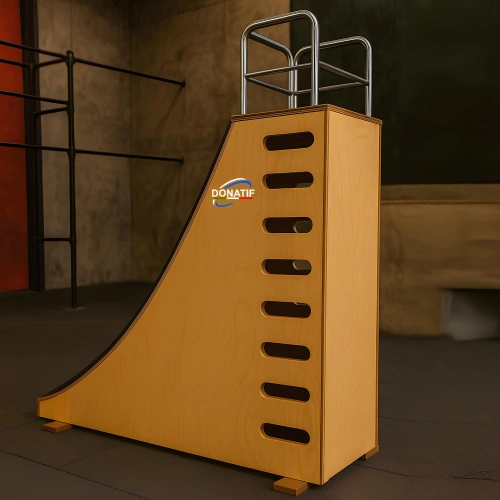 Warped Wall in Legno per Allenamento Parkour - PK45 - Visuale Palestra