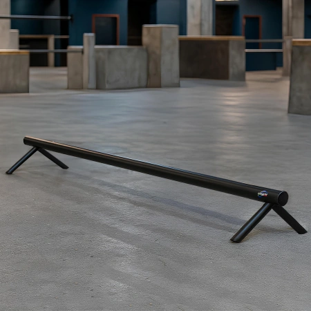 Poteau d’escalade en acier 2mt - PK51 | Parkour - Vue complète sur la salle de sport