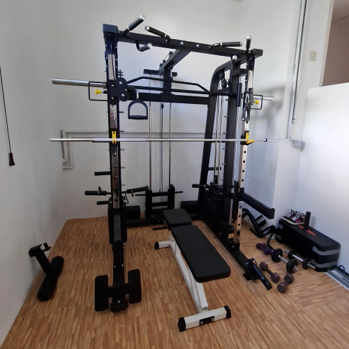 Rack multifonction - MR50 | Câbles, machine Smith, presse à jambes - Vue de l’utilisation de la machine