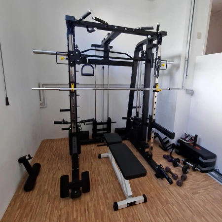 Rack multifonction - MR50 | Câbles, machine Smith, presse à jambes - Vue de l’utilisation de la machine