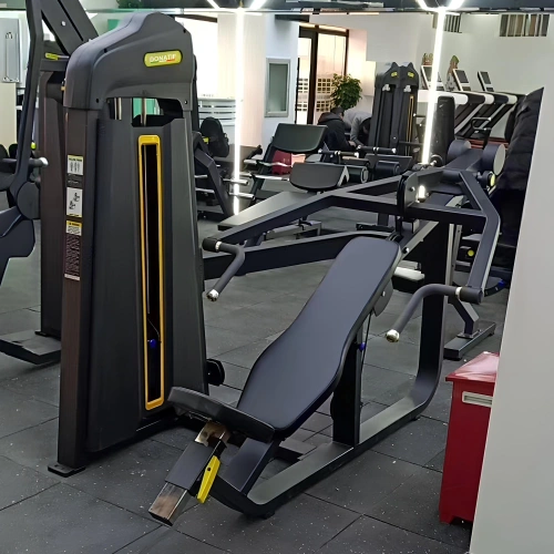 Banc olympique incliné - FMT | Pile de poids incluse - vue complète de l’utilisation