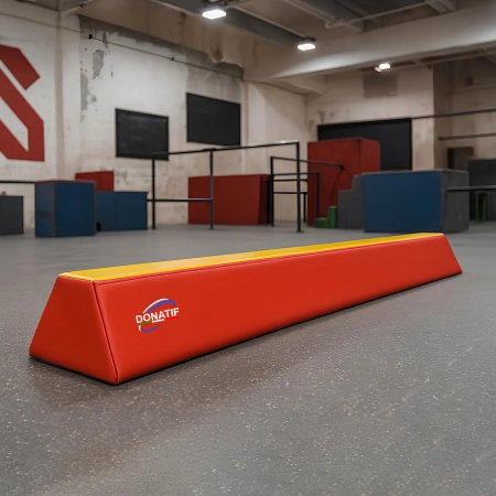 Schaumstoff-Schwebebalken für Gleichgewichtsübungen - PK66 | Parkour - Blick auf das Fitnessstudio