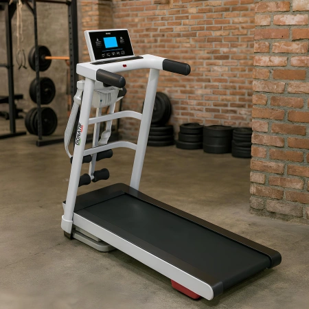 Cinta de correr con pantalla azul - TR90 | Gimnasio en casa - Vista completa de la habitación