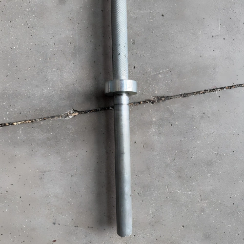 Langhantel-Bausatz, Hanteln und 135 kg Gewichtsplatten | Second-Hand – Nahaufnahme-Rocker