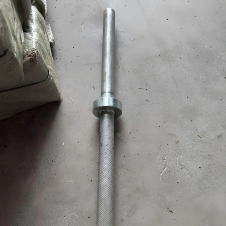 Kit de barra, mancuernas y 135 kg de placas de peso | Segunda Mano - Vista de Moleteado