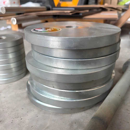 Kit de barre, haltères et 135 kg de plaques de...