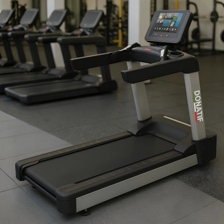 Tapis de course SpeedRun 22,5 km/h - TR163 | Professionnel - Vue complète de la salle