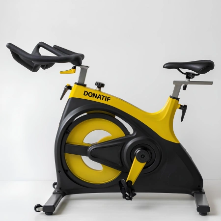 Spin-Bike mit 23 kg Schwungrad SB45A – Halbprofessionell – Vollansicht im Raum