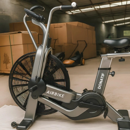 Assault AirBike - Bicicleta de spinning fitness | Profesional - Gimnasio - Silla, Pedales y Vista del manillar