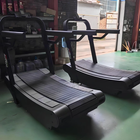 Curved Treadmill with Monitor - TRC45 | Professional - Usage