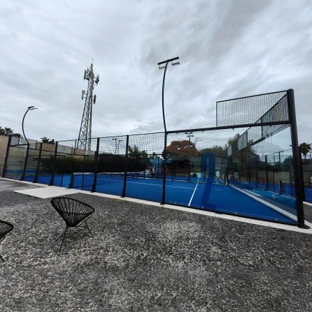 Grundlegendes Pro-Padel-Gericht - CP20 | Profi – Volle Frontansicht des Spielfelds