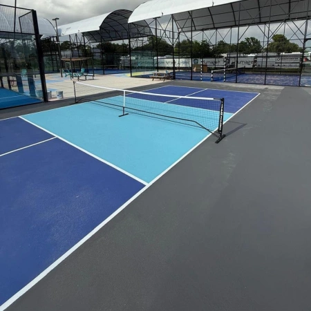 Terrain de padel intérieur - CP25 | Professionnel - Vue complète du terrain
