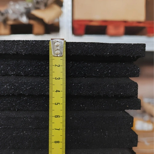 Gummiierter Boden – 1x1 mt – 1 cm | Feinkörnige Rutschfestigkeit – Maße