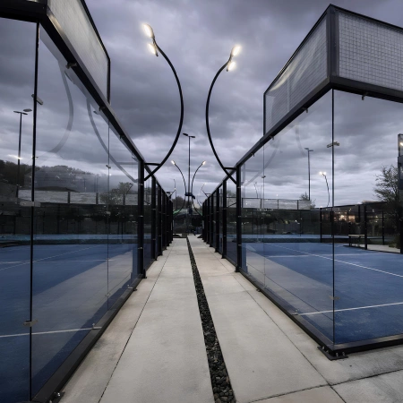 Padel Court Cover - CP40 | Professionell – Ein Blick zwischen zwei Bereichen