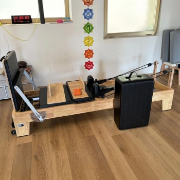 Pilates Reformer con Slitta Centrale - PM7 | Professionale - Visuale Completa 2