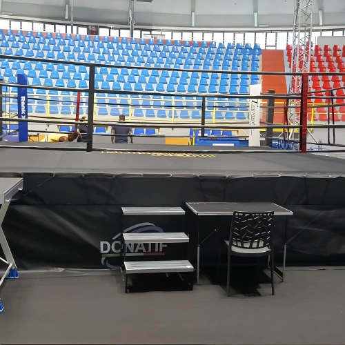 Boxring, erhöht, 50 cm | Variable Größe – Abbildung eines in Cagliari aufgebauten Rings