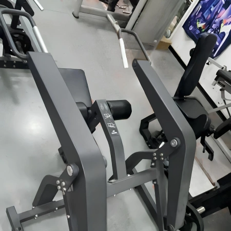 Press de tríceps con peso libre - CLP | Profesional | Gimnasio - Imágenes de uso en el gimnasio