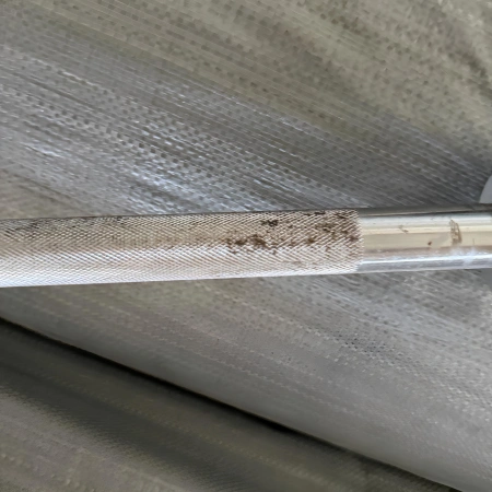 220 cm Olympic Barbell - 50 mm | Used - Close-Up View of the Grip