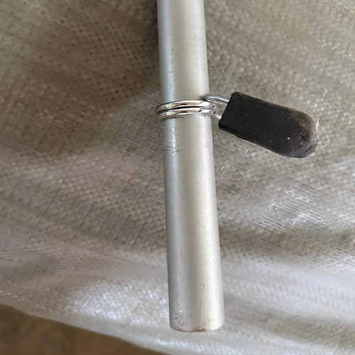 120 cm - 25 mm Spring-Loaded Gym Barbell | Used - View of the Pin
