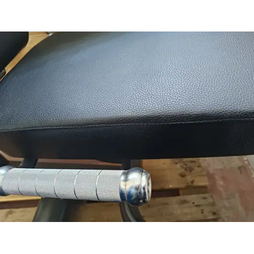 Leg Extension e Prone Leg Curl - X6 | Rimini Wellness 2024 - Visuale Ravvicinata sulla Maniglia