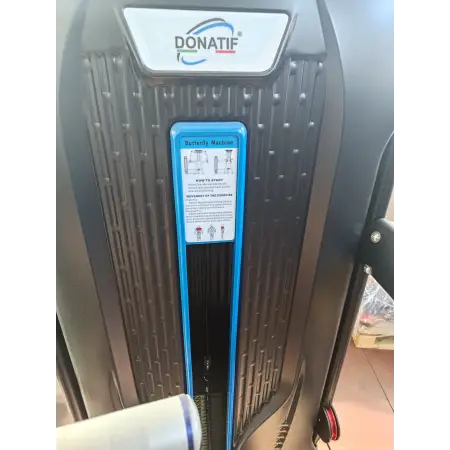 Pec Fly und hinterer Deltamuskel - X6 | Rimini Wellness Messe 2024 - Blick auf die Stützstruktur