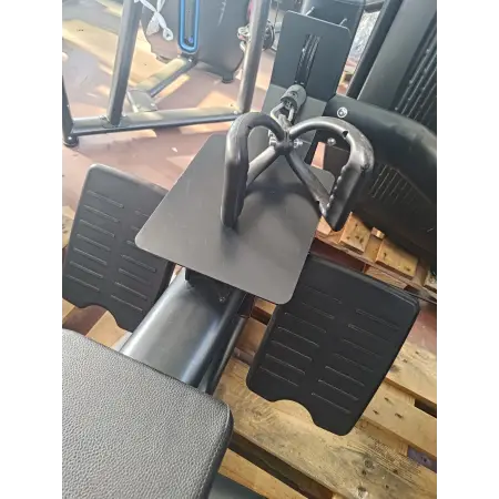 Long Pull Row - X6 | Fiera Rimini Wellness 2024 - Visuale Ravvicinata sugli Appoggiapiedi