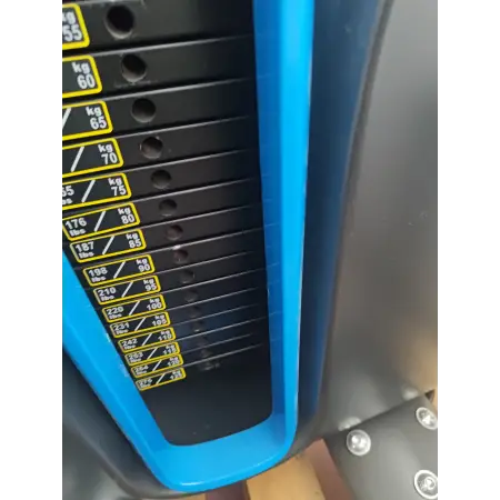 Abductor e Adductor - X6 | Fiera Rimini Wellness 2024 - Visuale Ravvicinata sul Perno di Regolazione