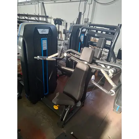 Shoulder Press - X6 | Fiera Rimini Wellness 2024 - Visuale sul Sedile Imbottito