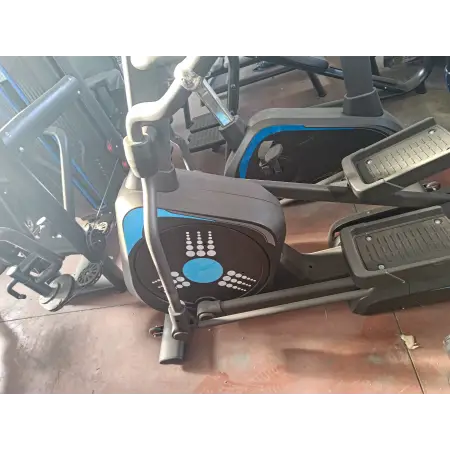 Réalité virtuelle elliptique - X6 | Rimini Wellness 2024 - Vue rapprochée