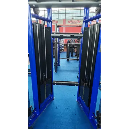 Professioneller Funktionstrainer | Rimini Wellness Messe 2024 - Nahaufnahme