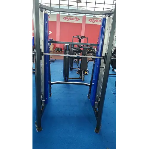 Smith Maschine Fitnessstudio | Rimini Wellness Messe 2024 - Nahaufnahme