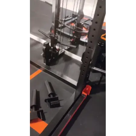 Rack con Accessori Inclusi | Seconda Mano - Visuale Ravvicinata sui Montanti Forati