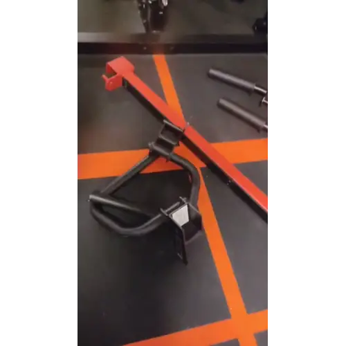 Rack con Accessori Inclusi | Seconda Mano - Visuale Ravvicinata sulla Maniglia per Trazioni