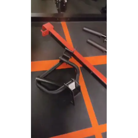 Rack con máquina de luz y polea - Accesorios incluidos | Usado - Vista de cerca del mango pull-up